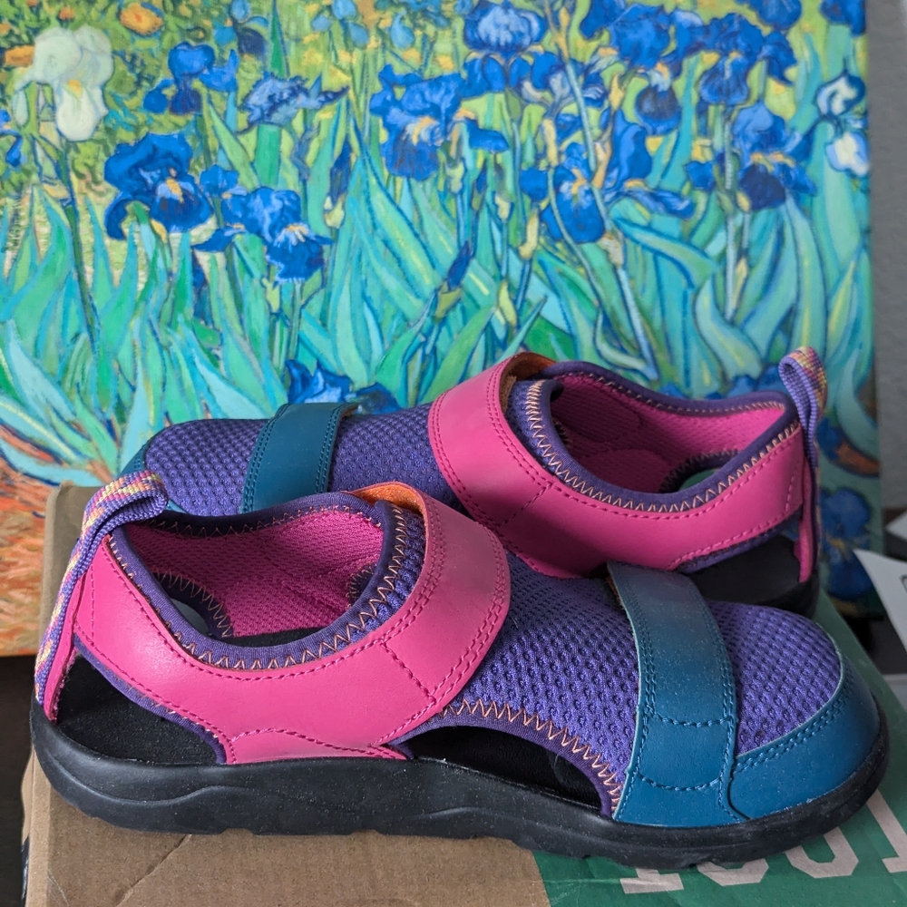 Teva Hurricane Seekado kids size 2 NWT NIB